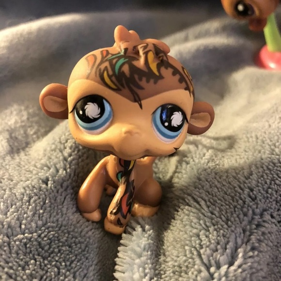 Littlest Pet Shop Monkey Lot, 3 1st Gen Magnet &One Newer, Plus Banana And Perch - Picture 2 of 9